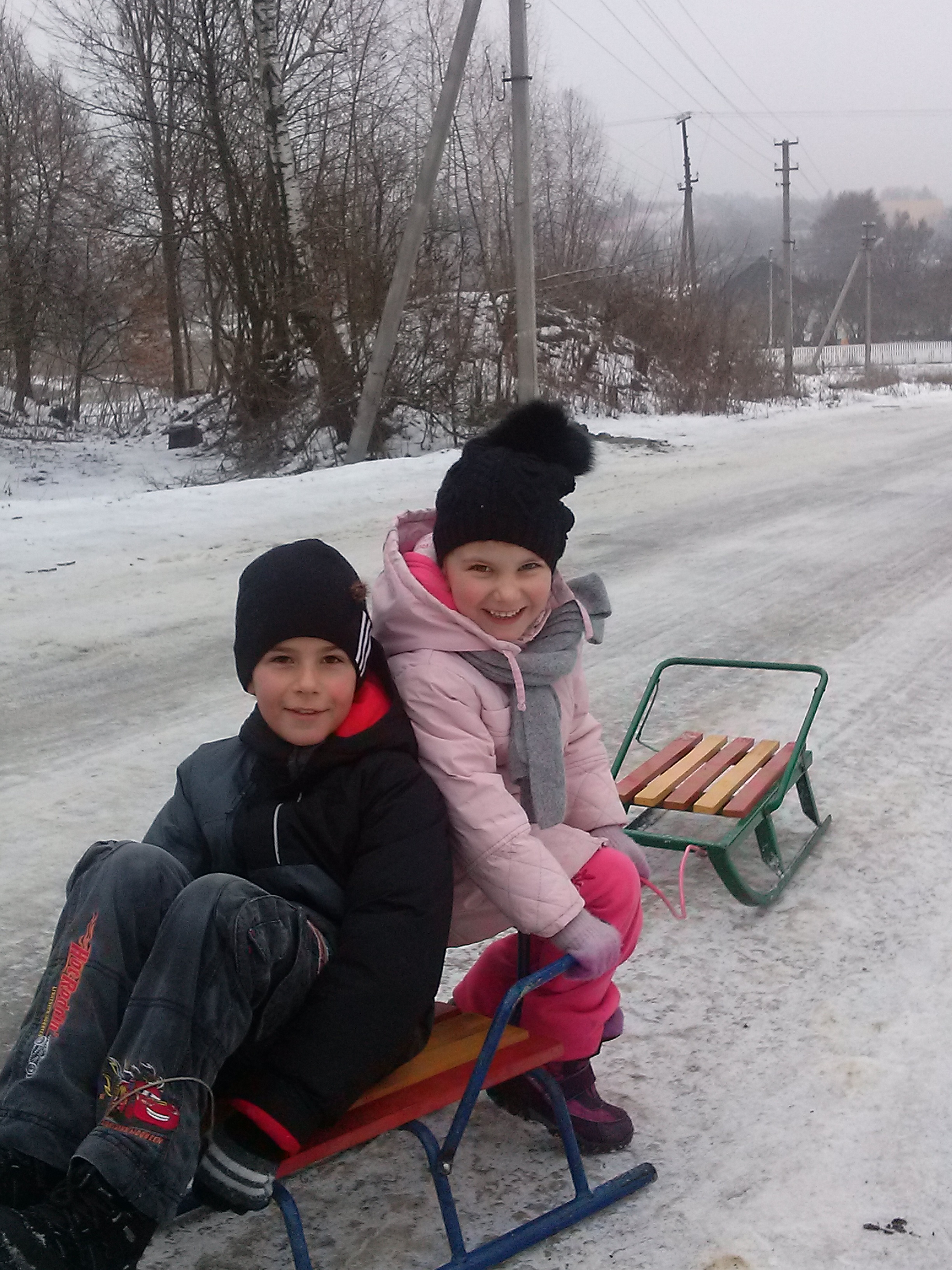 Фото Оліферука Антона Вікторовича, 23.04.2005 р.н. - З подружкою на санях