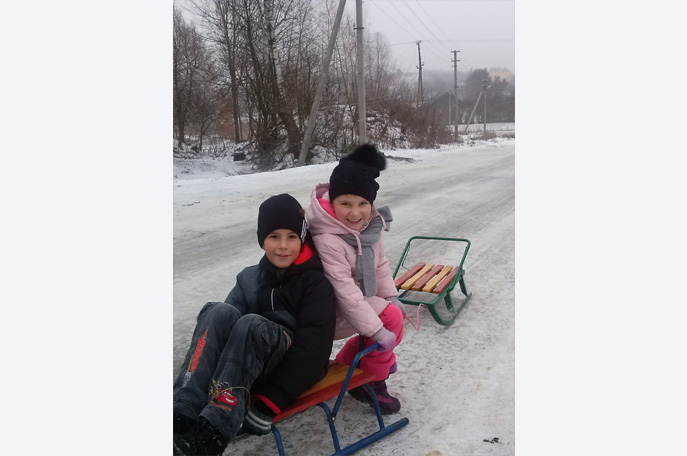 Фото Оліферука Антона Вікторовича, 23.04.2005 р.н. - З подружкою на санях